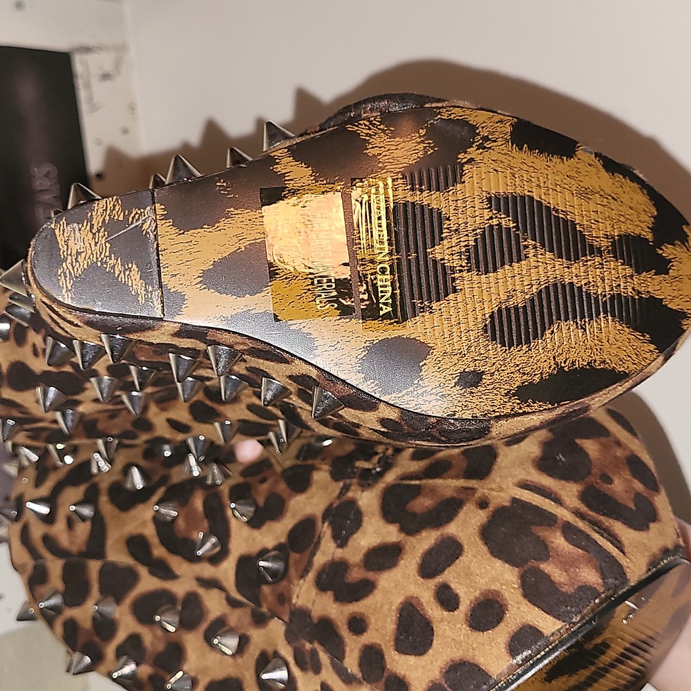 Bettie Page "Belladonna" gravity platform wedge, sz7 leopard print - Picture 6 of 8